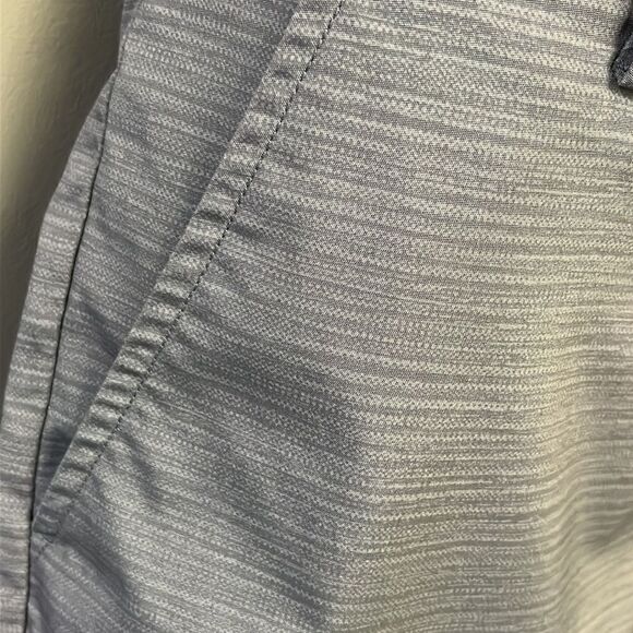 Greg Norman Men’s Heather Gray Golf Shorts- Size 32 - Picture 5 of 14